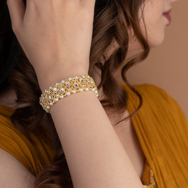 Shanaya Pearl Kundan Bracelet